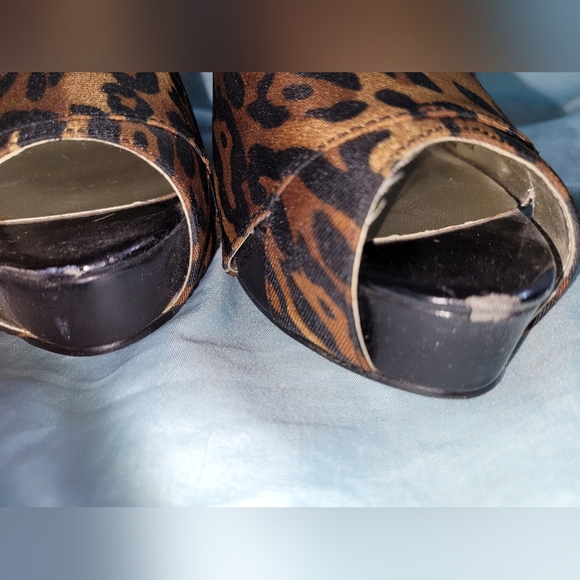 Guess Animal Print Platform Peeptoe Pumps size 9 - Picture 3 of 4